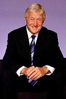 How tall is Michael Parkinson?